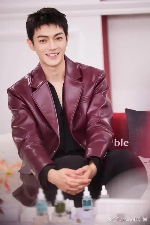 许凯的搭配休闲帅气