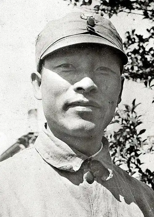 正文新华社发   "我们一定发扬彭雪枫将军的革命精神,一心向党,发奋