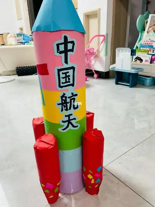 幼儿园国庆手工载人飞船