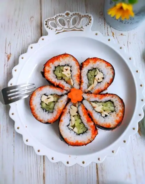 语笑嫣然sunny做的鱼子酱反卷寿司