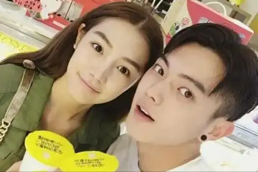 男星许凯和前女友合作过5次首演夫妻档两人关系更像朋友