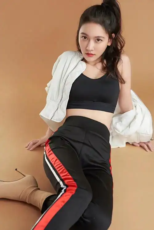 孙骁骁冬日活力大片,小性感风格.给寒冬一点温暖