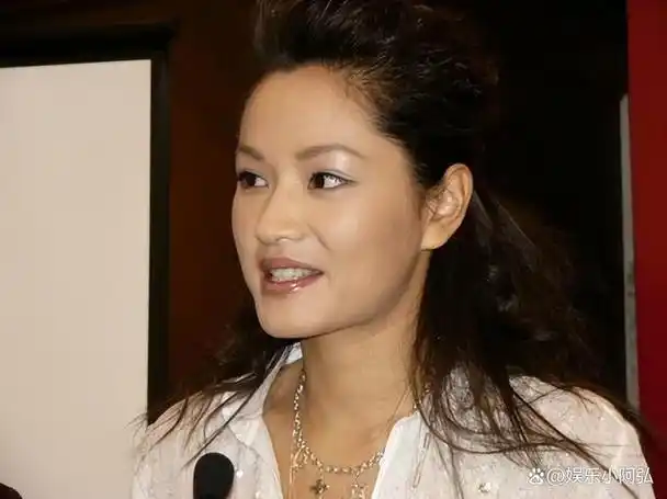 均不及其的男友充满了怜爱,她不仅在事业上竭尽全力为李亚鹏介绍资源