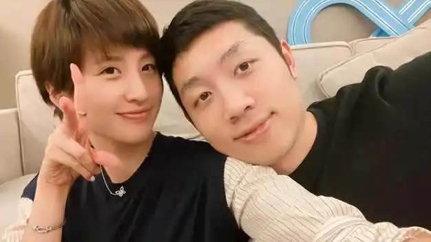 马龙妻子小家碧玉梁靖昆妻子是著名演员国乒太太团各有各美