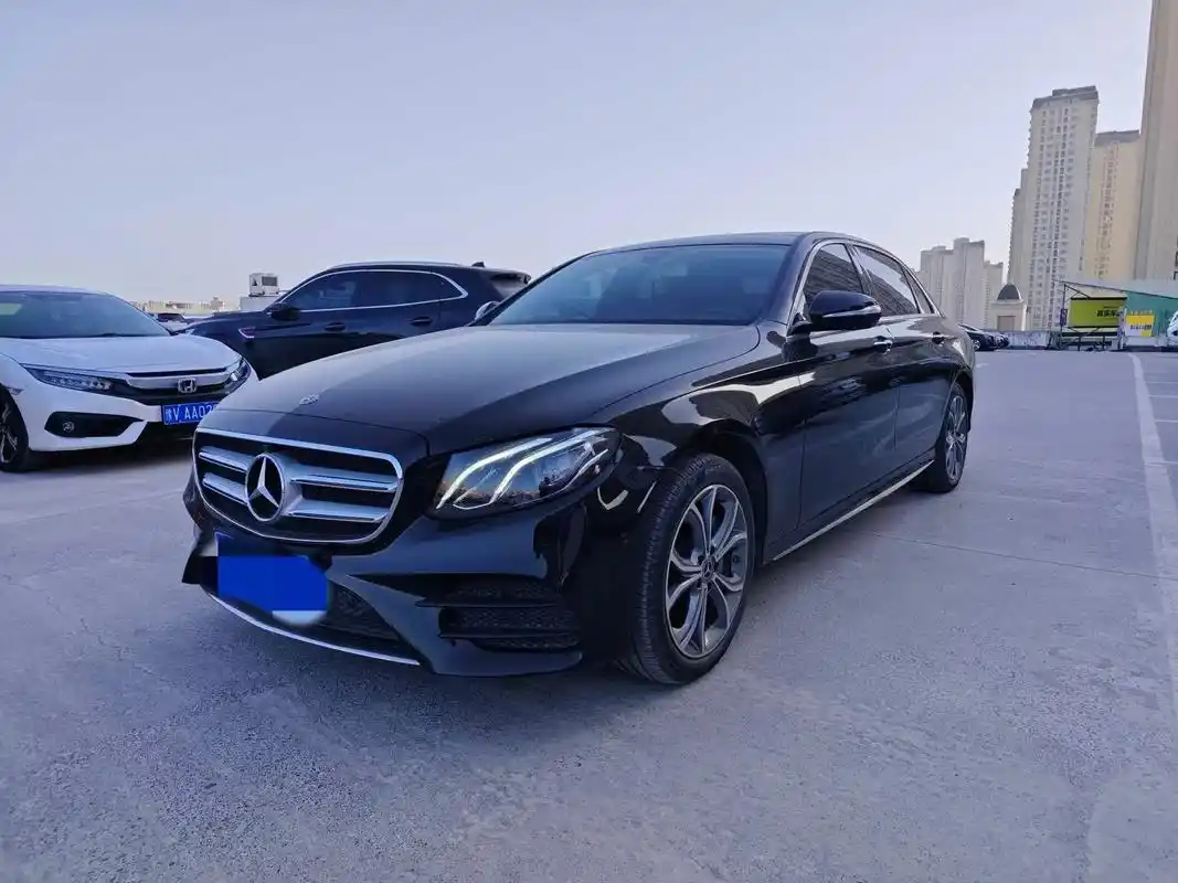 奔驰e级 2020款 e 300 l 运动时尚 - 抖音