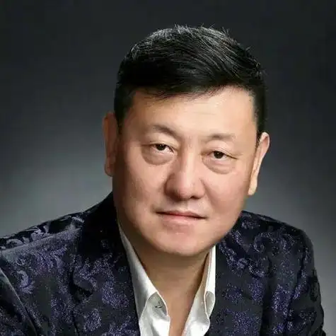 1993年一首《走四方》火遍全国,歌手韩磊也正式的出现在了大众的眼前