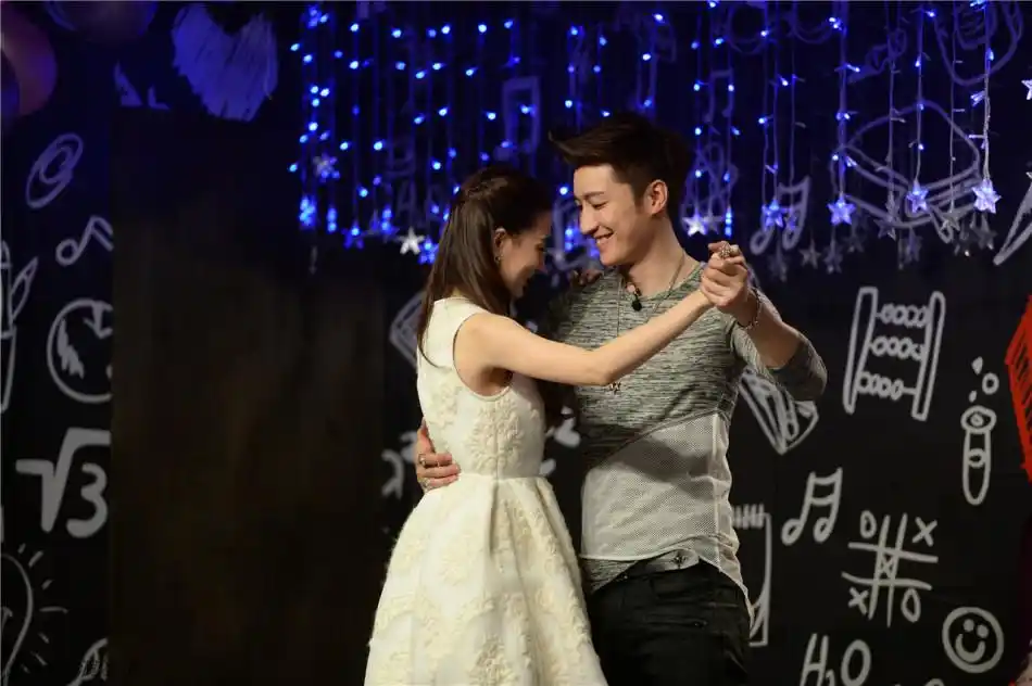 新浪娱乐讯 《我们相爱吧》第一期乔任梁徐璐将踏上一场充满未知的