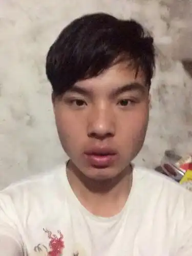 请问我这脸型是国字脸嘛?适合飞机头嘛?