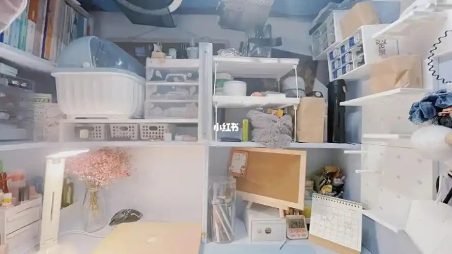 大学宿舍桌面
