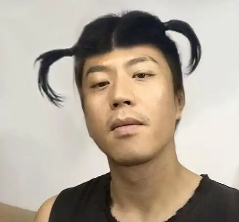 邓超穿大红秋衣裤发布"2015秋裤趋势" "逗比"近年雷人造型大盘点