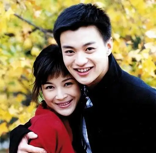 亮剑女神抛弃5年的初恋转身嫁给50亿富豪没成想丈夫锒铛入狱