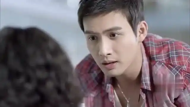 漂亮的李慧珍:李慧珍摔跤,男二的笑声太魔性了!