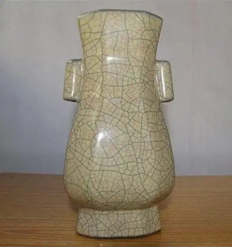 拍卖清仿哥窑贯耳瓶的权威公司