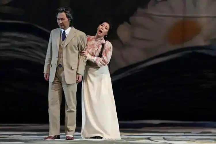 永不凋零的白色山茶花茶花女