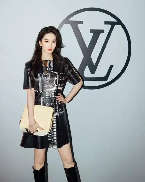 刘亦菲##巴黎时装周##刘亦菲巴黎看秀造型