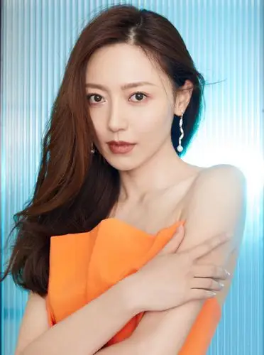 简介:黄梦莹抹胸裙性感写真图片,分享一组黄梦莹图片给大家,图中的