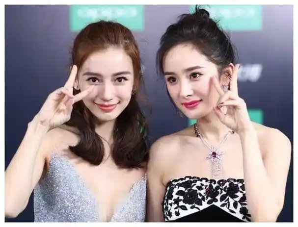 杨颖庆生落寞杨幂罕见缺席黄晓明女友秀钻戒同一天