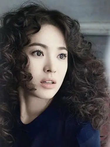 宋慧乔晒旧照 散发迷人魅力