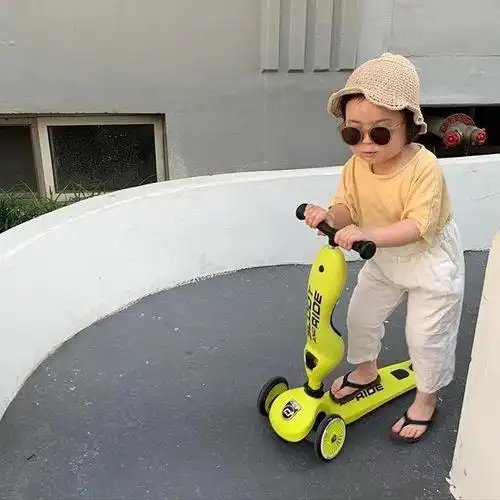 黄夏温头像哈温的拍照姿势还是很专业的