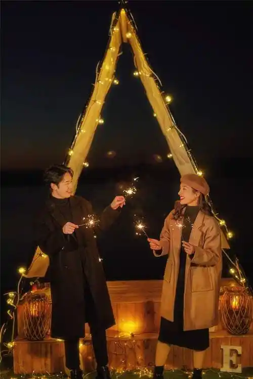 这样的夜景婚纱照你心动么?夜景婚纱照怎么样拍才好看