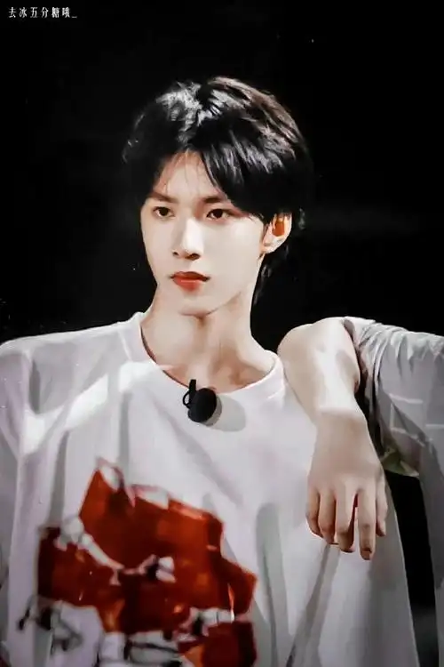 刘耀文剪短发了#这张脸可以hold住任何发型