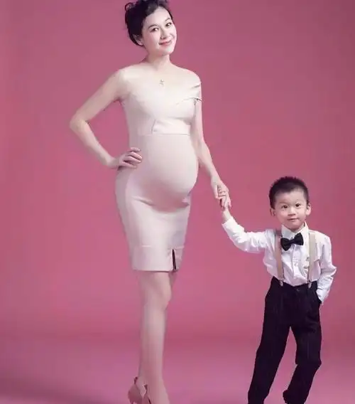 回顾黄海冰不接受前妻丁克二婚娶小12岁娇妻婚后生两子幸福