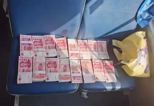 郑州一公交车上惊现16万现金!原来这钱大有来头