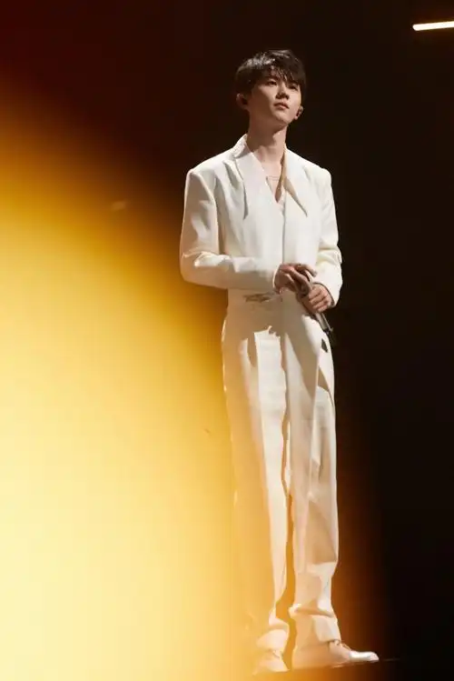 马嘉祺声生不息白色西装造型##马嘉祺声生不息白衣造型