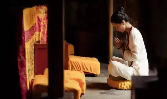 是学佛女人的特质 慈悲,是她们深入骨子里的气质 在念佛女人内心里