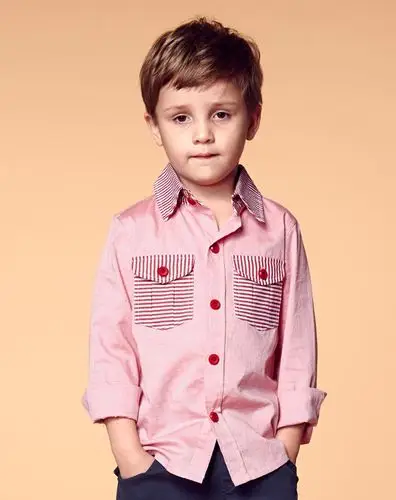 男童粉红色衬衣