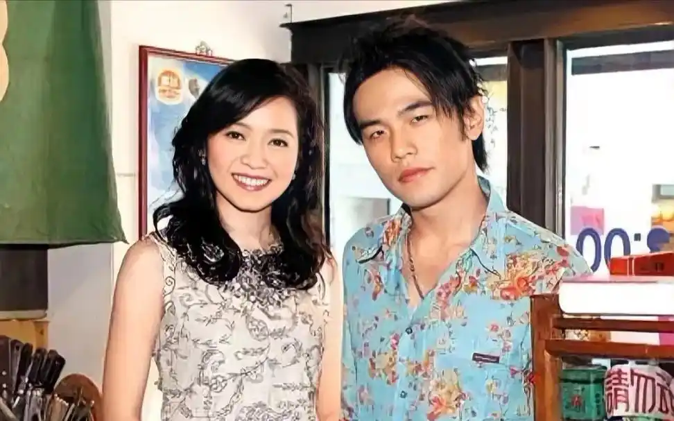 侯佩岑周杰伦最好的时光里遇到彼此从此迷迭香有了具象