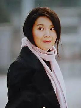 资料图片:严晓频精美写真--回眸一笑