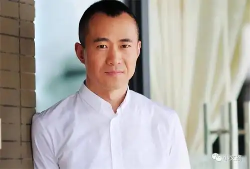 邱启明从央视名嘴到阶下囚42岁白发斑斑2婚妻子不离不弃