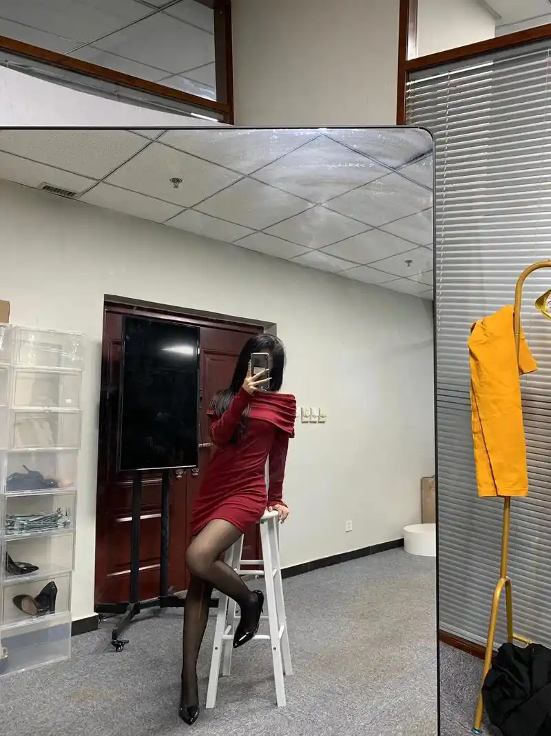 不露脸系列 #对镜拍 #大长腿 #记录真实生活 #穿搭 咖 - 抖音