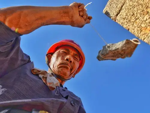 致敬父亲这些所谓的父亲都是负重前行的平凡男人玫瑰