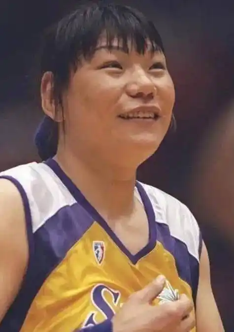 56岁郑海霞现身山西,双腿严重变形,无儿无女,丈夫已消失多年_中国女篮