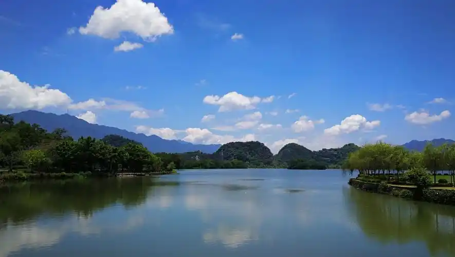 青山绿水 蓝天白云