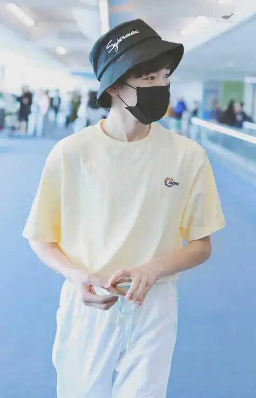 王俊凯宋亚轩同框#盘点在机场的轩轩戴渔夫帽日常,请将宋亚轩青春