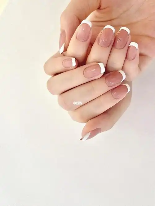 白色法式美甲万年经典