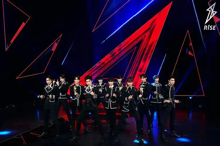 r1se线上周年庆生,《曜》舞台首秀见证一年成长蜕变