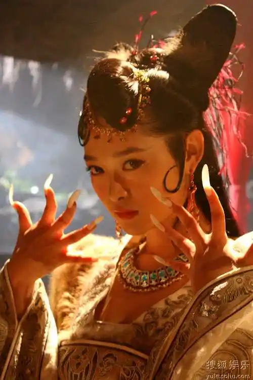 恰逢剧组拍摄唐僧师徒四人遭遇陷空山无底洞的白鼠精的戏份,扮演者