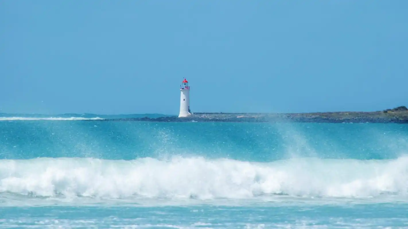 象征希望的灯塔建筑摄影高清宽屏壁纸
