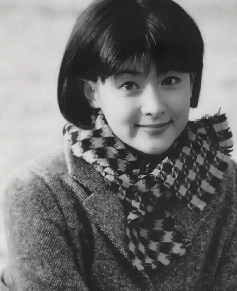 年轻时候的李英爱清纯美丽.