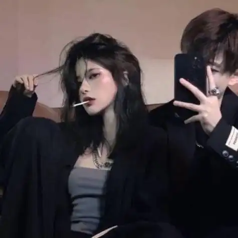 霸气情侣头像2022最新版一男一女牵我手吧我会跟你走