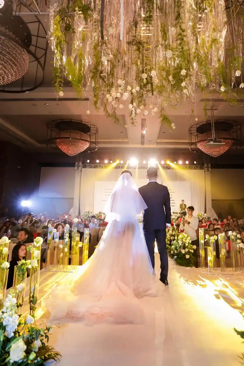 让照片记住爱情浪漫画面即享影像跟拍捕捉记录的婚礼瞬间