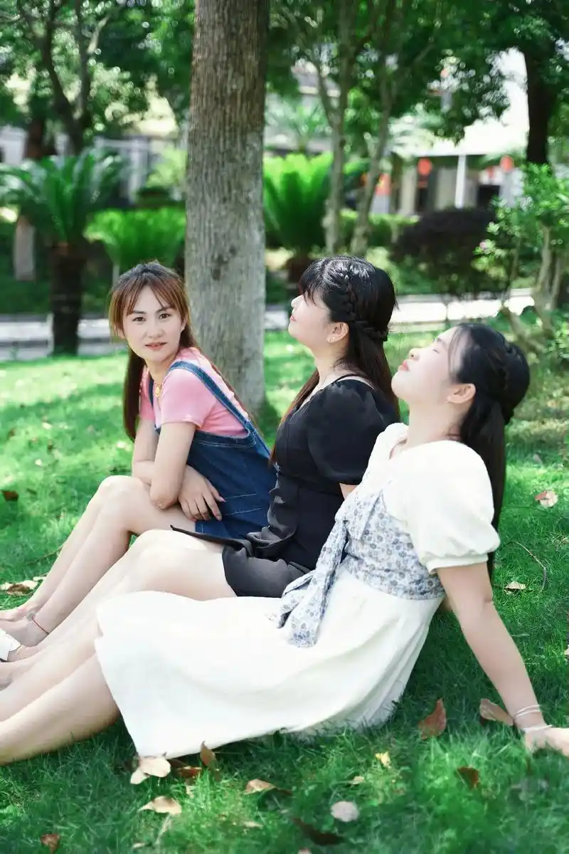 "三个人的友谊很难得,一定要多拍照留念."#少 - 抖音