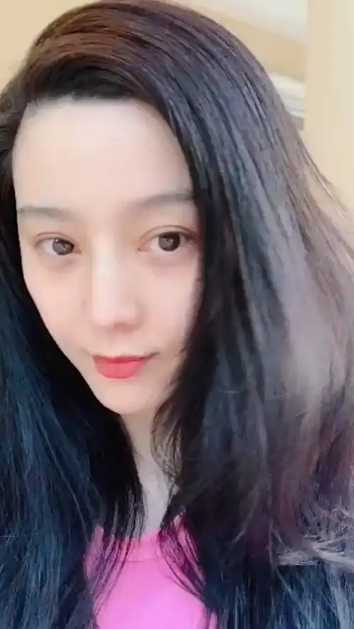 范冰冰近况惹人担忧穿79元毛衣瘦到颧骨外扩左右不对称