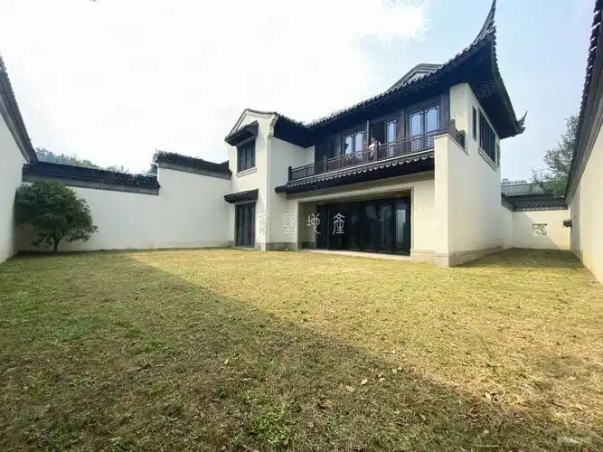 桃源小镇品霞苑,中式合院,4个大套房,边套南花园200平,绿城桃源小镇品