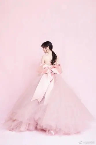 微博之夜##郑爽蝴蝶结纱裙
