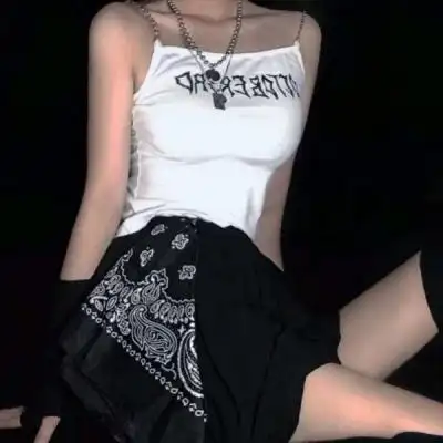 内容简介 锁骨妩媚社会女头像图片,这组美女头像身材真的